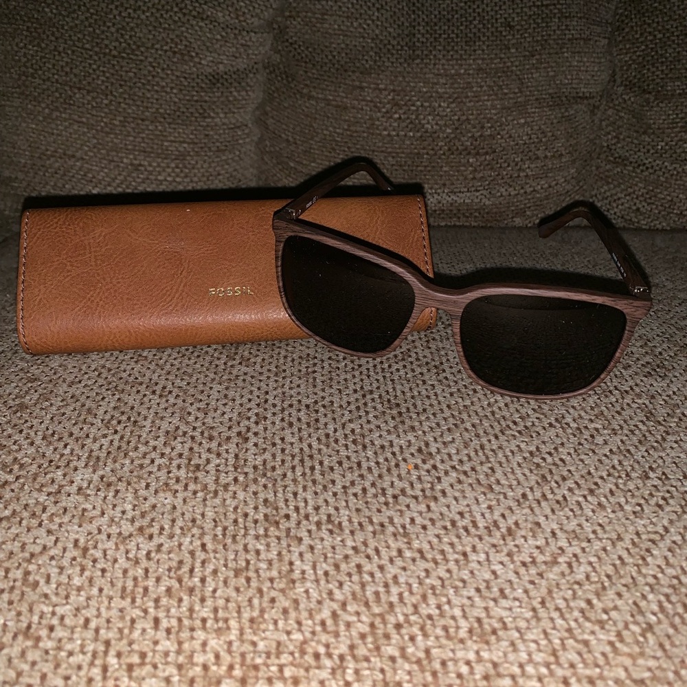 Women’s FOSSIL sunglasses with case